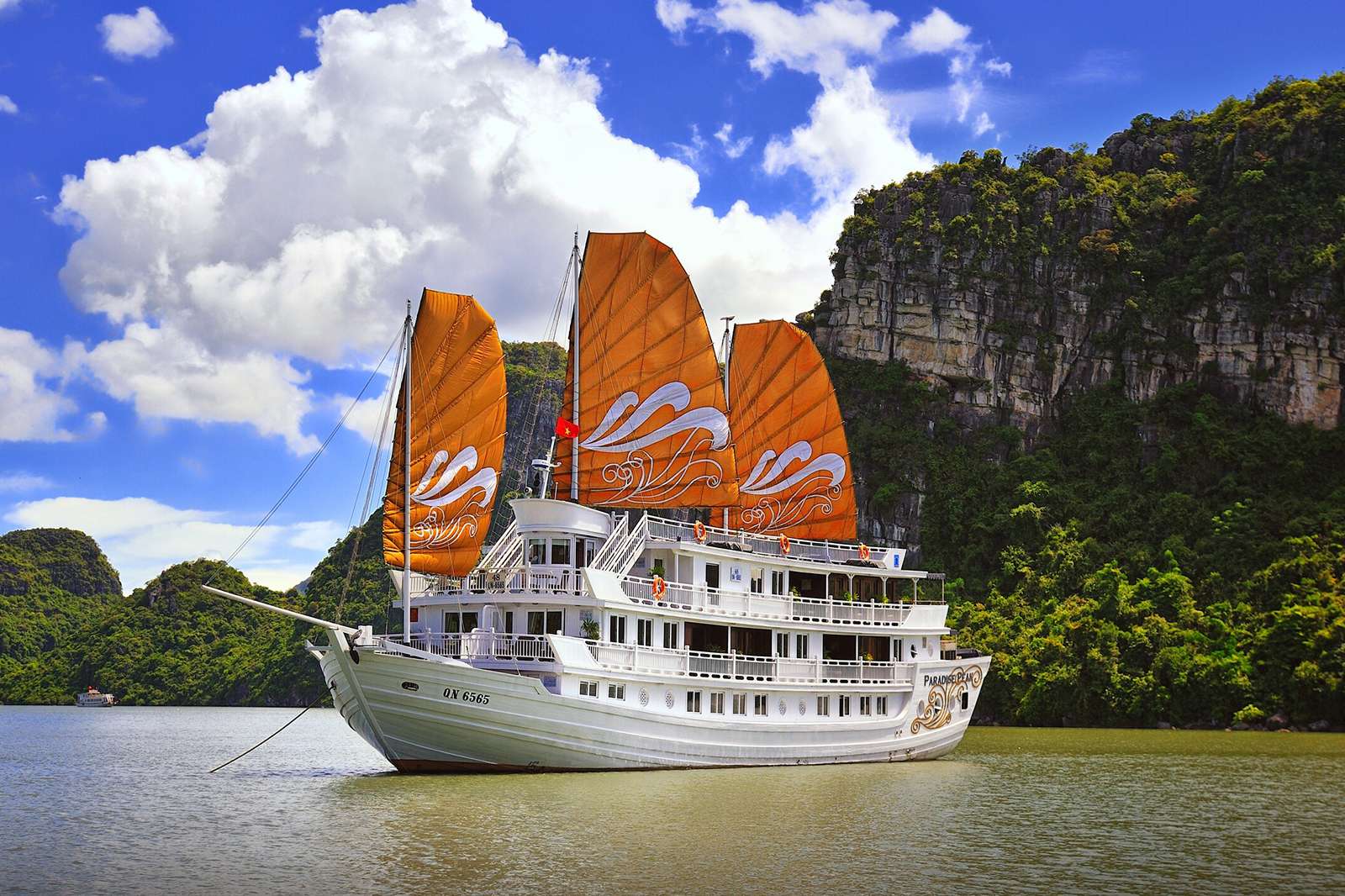 A Guide to Halong Bay Cruises